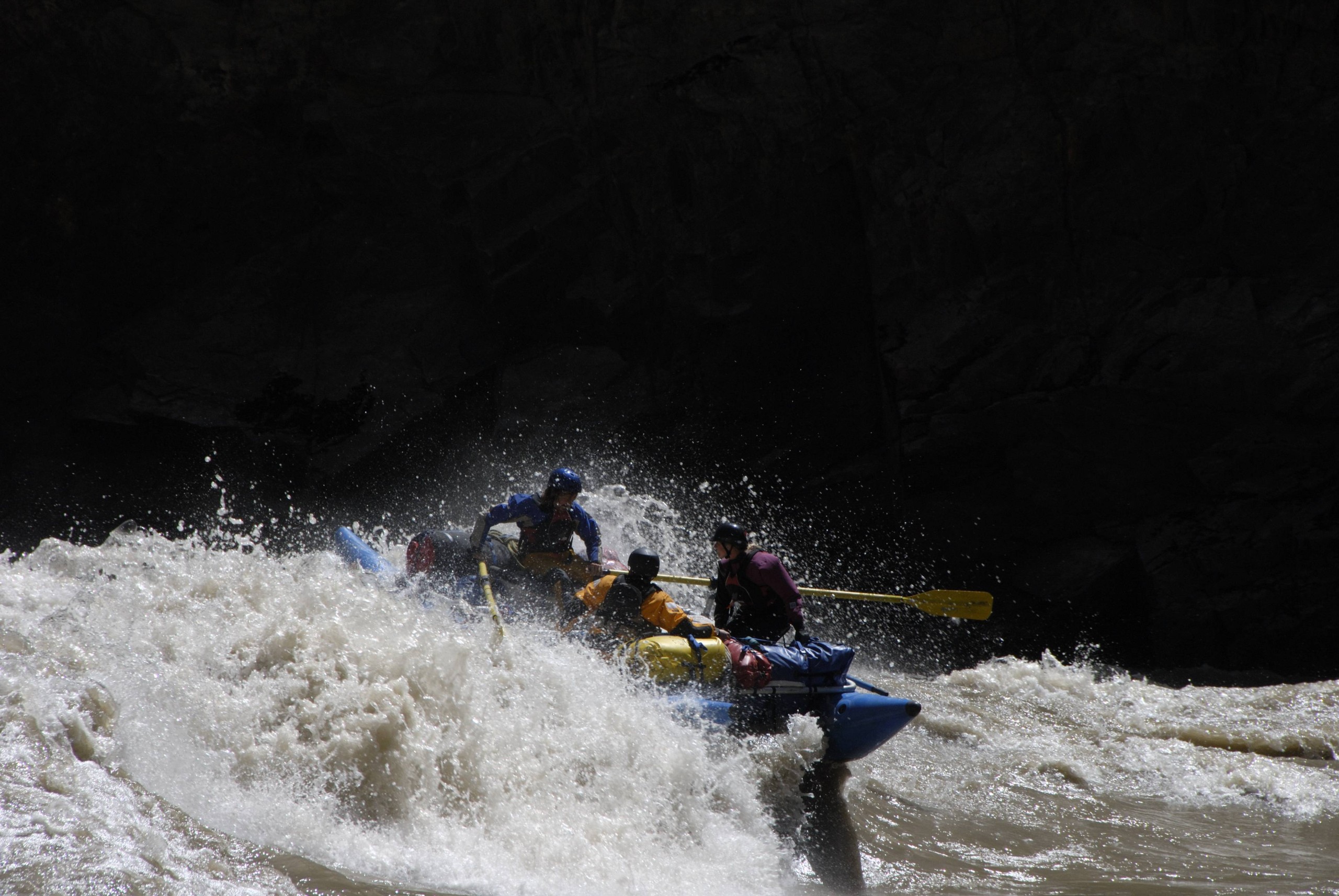 Cataraft entering rapid in Tibet